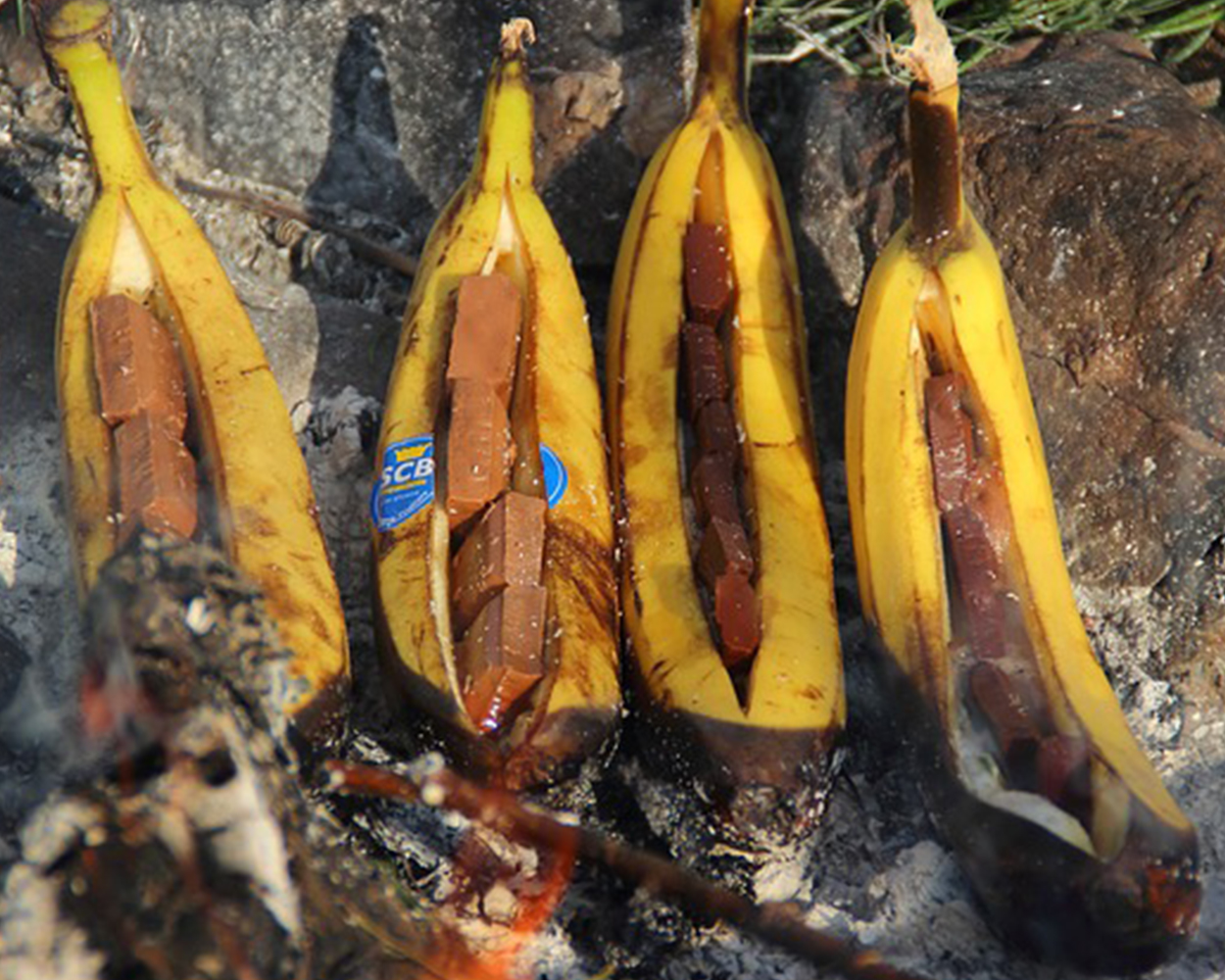 Grillparty mit Freunden und leckeren Schokobananen